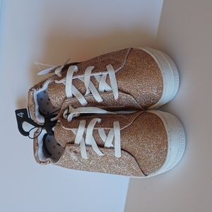 NwT Girls Gold Sparkle tennis Shoes size 4